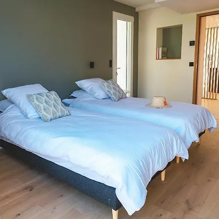 Les Pins - Royan, 350 Metres De La